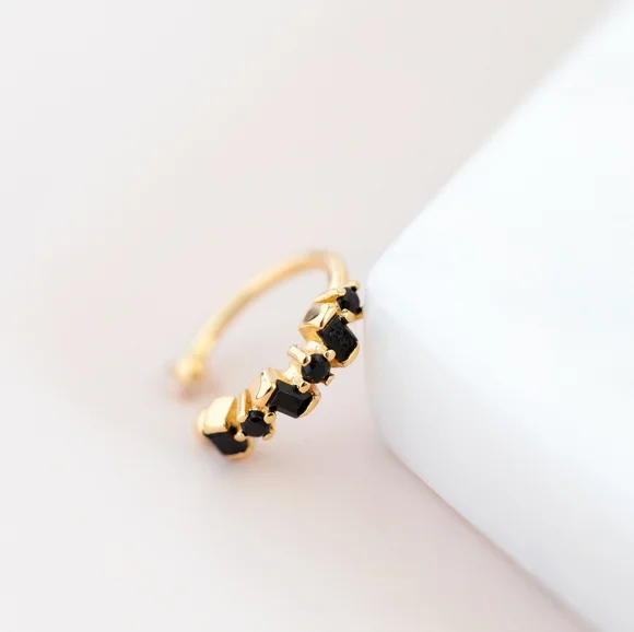 Black Stone Ear Cuff (S925) - Picture 1 of 8